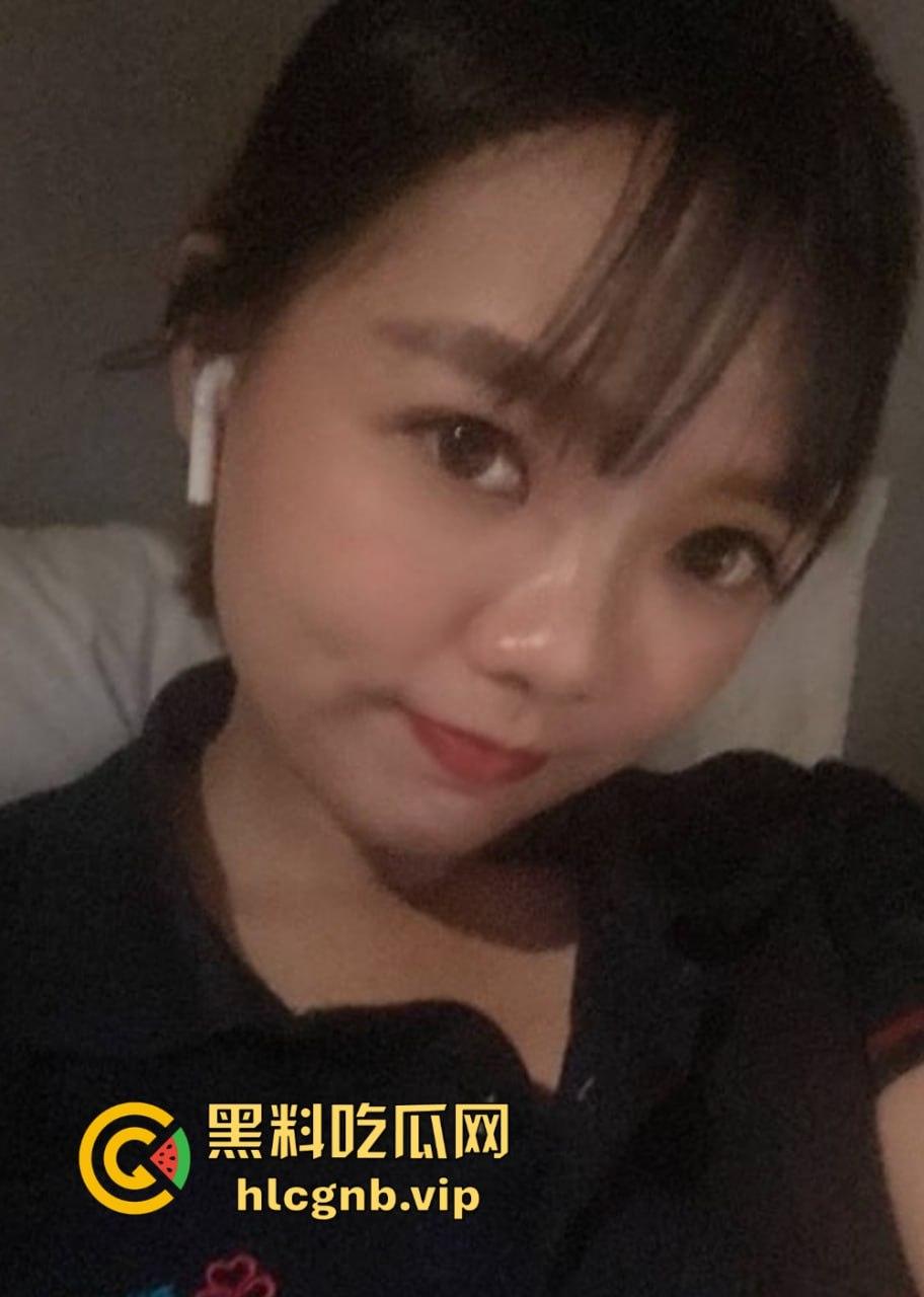 台湾新北少妇『牛如月』洗衣店微胖老板娘自拍卖骚!黑丝OL制服下的极致诱惑!-5