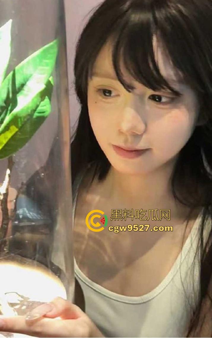 爸妈出差姐姐学院风短裙黑丝勾引弟弟足交抠逼，巨乳性感爆棚，撩人姿态让弟弟无法自拔！-2