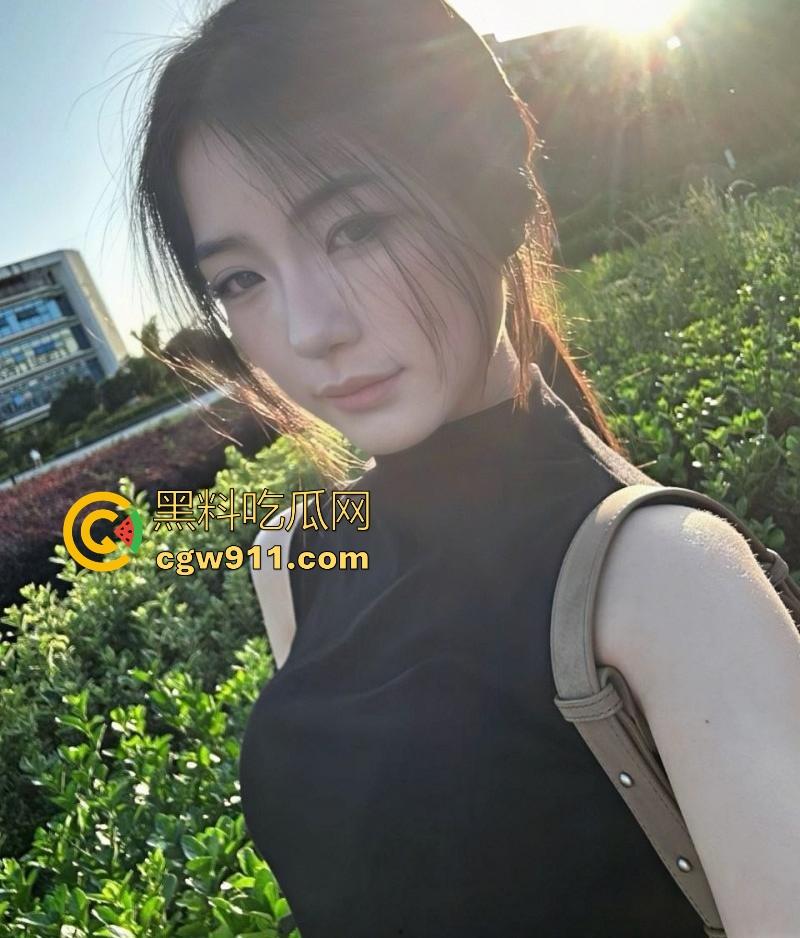 00后新婚夫妻不雅视频流出,清纯反差女神口技一流,床上骚劲十足,老公无套猛插骚穴,猛插得她浪叫连连!-2