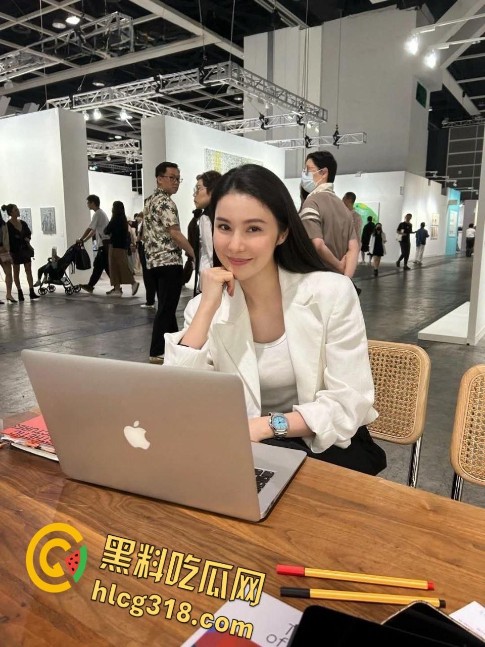 香港中文大学气质御姐【郭碧乐】，毕业后高管白领寂寞自拍，美乳大长腿主动女上尽显完美身材 !-4