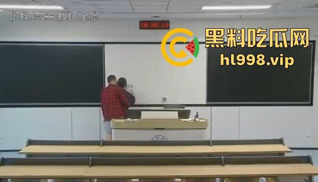 浙江大学情侣教室大战被监控拍下!智慧教室秒变性爱课堂,高材生用最奇葩方式学习!-4