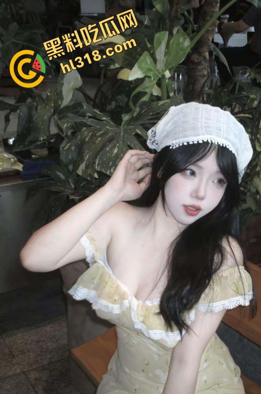 安徽艺术学院白嫩学生妹【胡沁怡】,性感自拍 前凸后翘身材超极品,这蜜桃臀后入起来一定很带劲 !-1