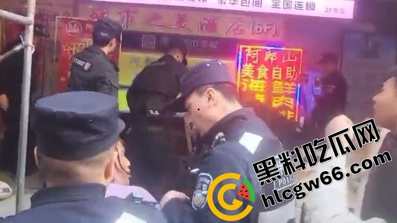 四川绵阳两爷子上头袭警?小事调解变刑事,抓进去才老实,属实是安逸得很!-3