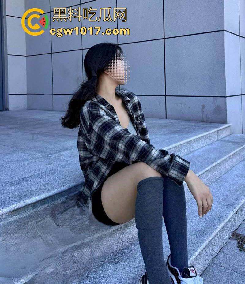 和堂姐各种姿势激情啪啪,无套骑乘爆操,双洞口爆毒龙样样精通,真不枉费我的用心调教!-1