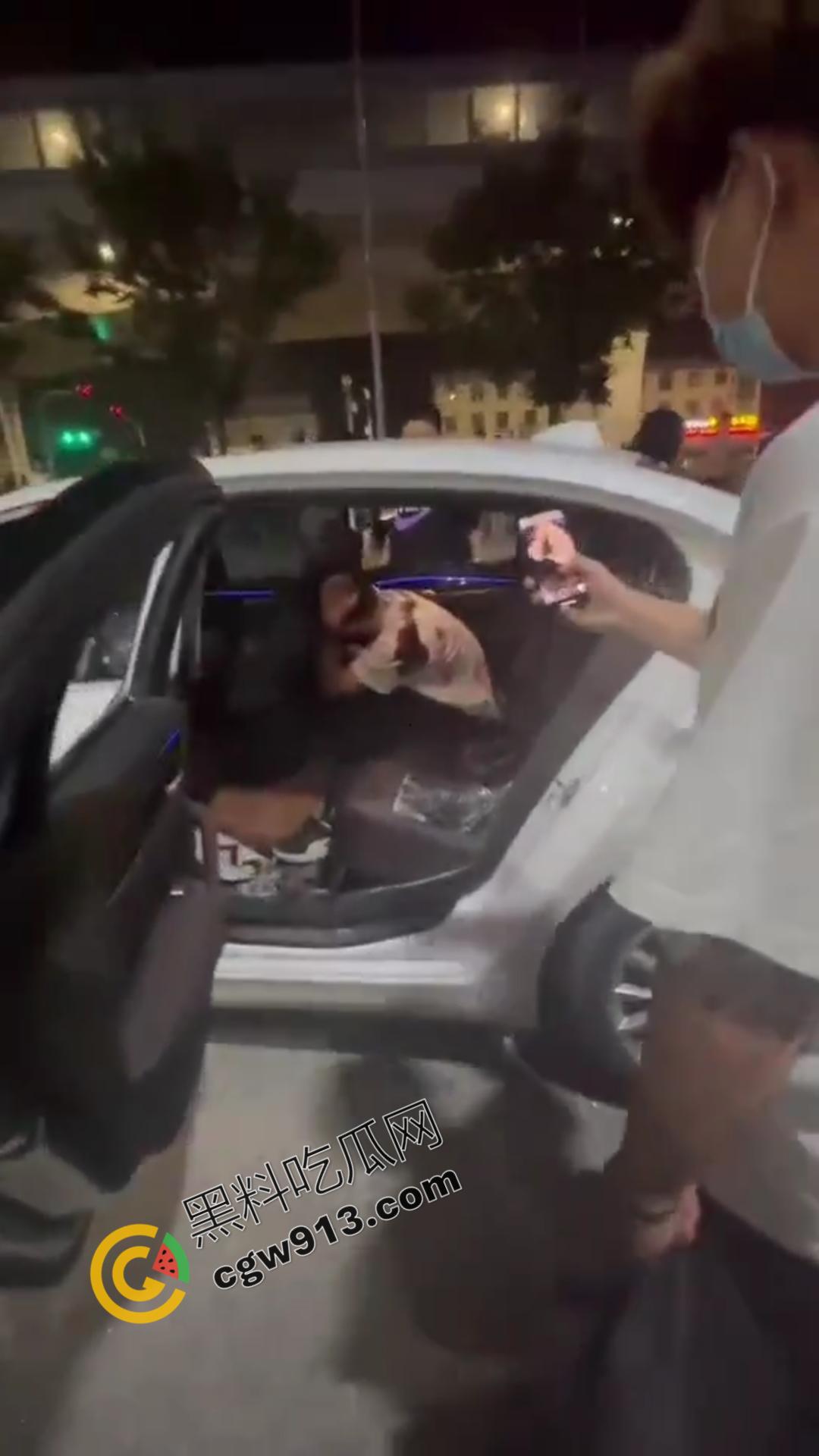 山东加油站恶性斗殴事件：精神小伙疯狂打砸，场面震撼堪比电影情节-6