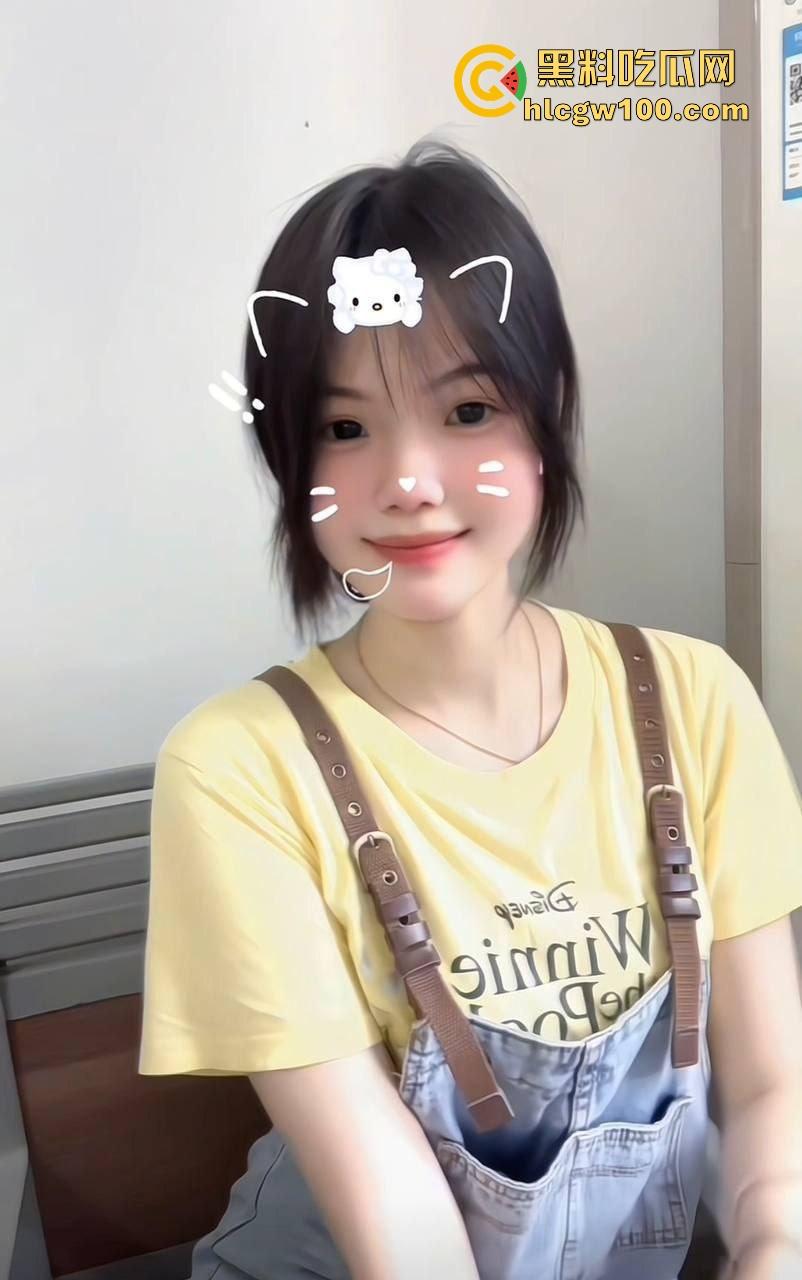 大神成功拿下00后长腿清纯嫩妹,粉嫩制服小套装修长美腿,看似初恋脸小白兔,等着调教成胯下骚母狗!-5