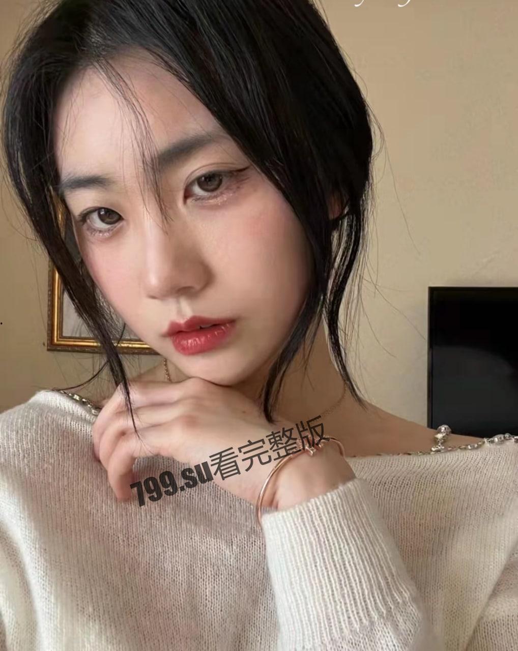 微博 小奶牛 babycow 露脸定制合集 扣逼自慰骚洞一览无余-1