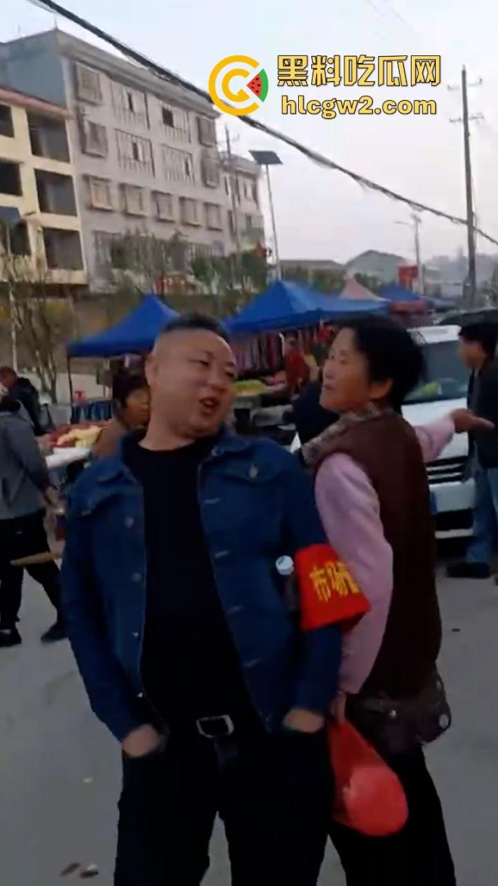 无业游民变身市场管理者?胡作非为乱收费 怀化辰溪县集贸市场管理员违法要钱被大妈一顿嘴仗攻击 都蔫逼了-10