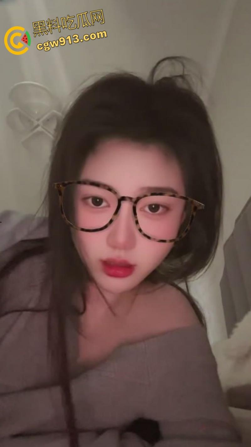 吉林工商学院【王馨岚】,清纯校花跟男友自拍流出,反差母狗口技娴熟,忠爱口爆吞精,停都停不下来!-3