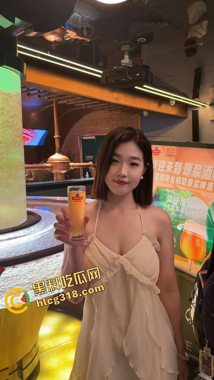 厕所都能变炮房，卫生间对镜啪啪玩花样小情侣自拍流出，腿架肩上边操边录，女主骚到破音！-2