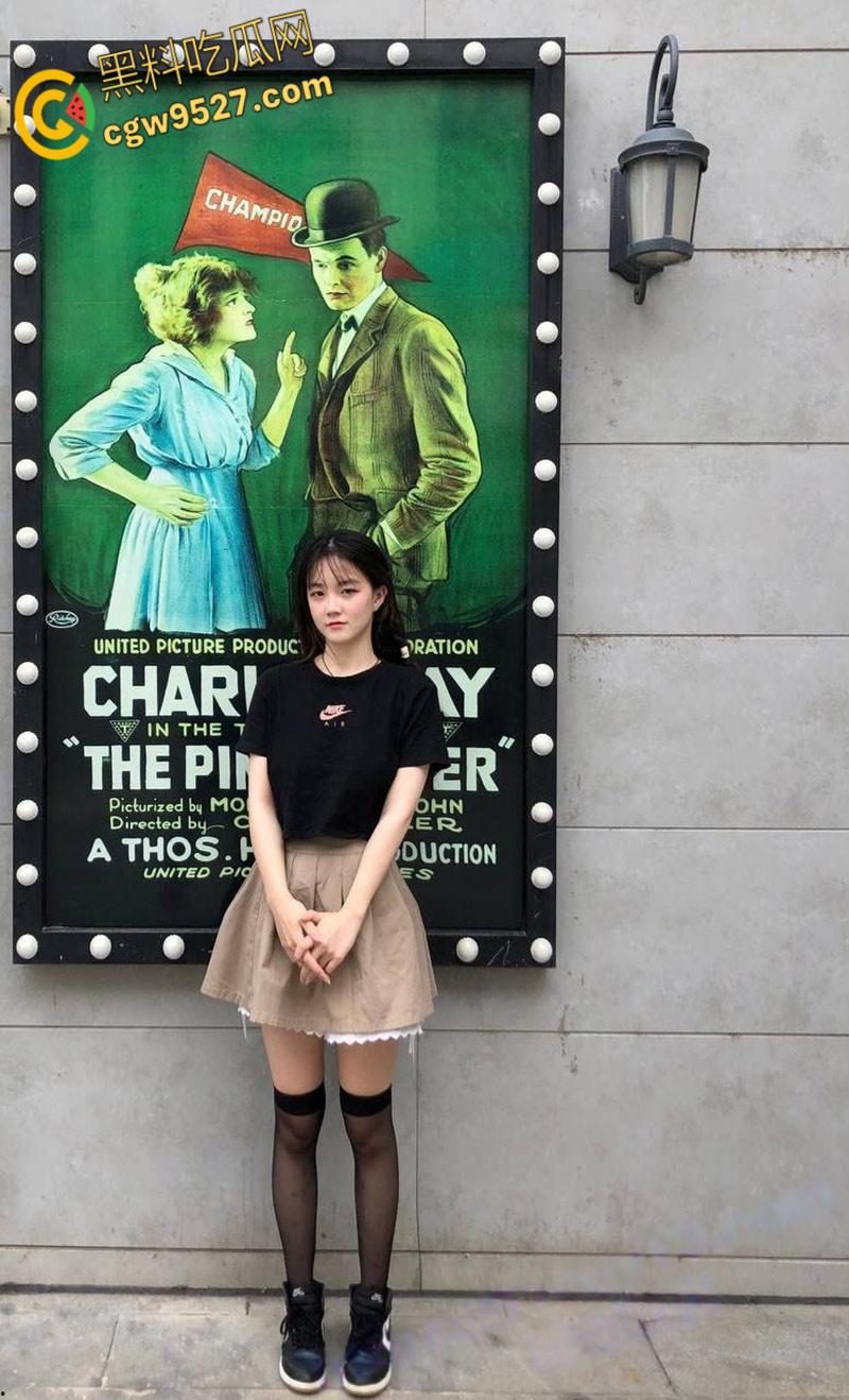 杭州清纯嫩妹【吴雨萌】,废物男友想上却硬不起来,细狗疲软只能脖子种草莓,好逼又被糟蹋了 !-4