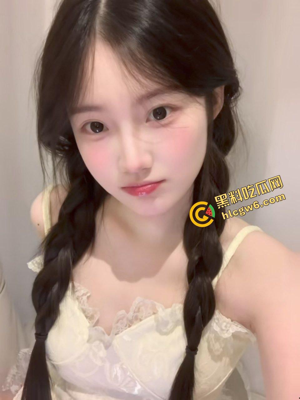 广东珠海双马尾辫清纯甜妹反差婊『程桉诺』被调成骚贱母狗 暴力深喉JK后怼骚逼!原创独家曝光流出!-1