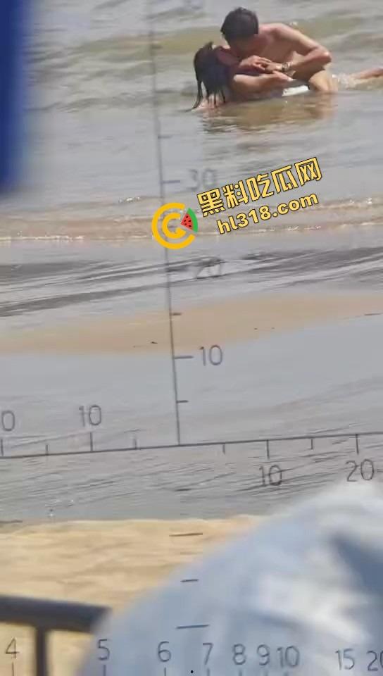 风雨交加浪涌如潮，在海中怒干鲍鱼，海风吹干精液，浪花上打在身上啪啪响，他说风雨中这点痛算什么！-5