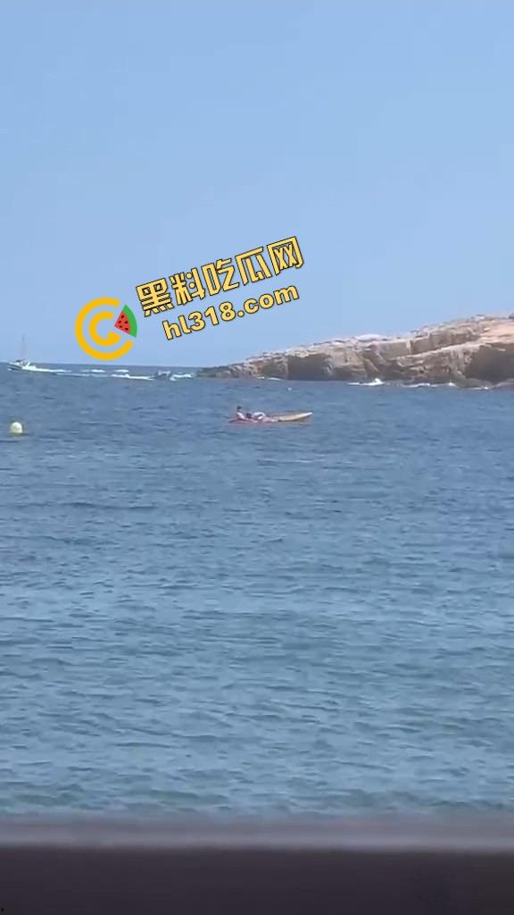 风雨交加浪涌如潮，在海中怒干鲍鱼，海风吹干精液，浪花上打在身上啪啪响，他说风雨中这点痛算什么！-9