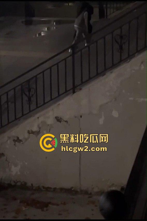 杭州艺校纯爱战士再倒下 女友在校期间背着男友发裸照自慰视频 被抓后校内怒扇耳光 真是母狗属性拉满！-6