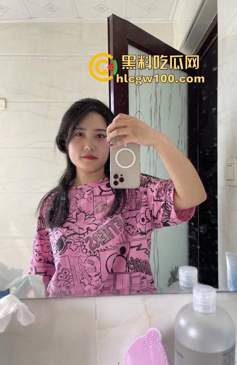 合肥技师谢【悠然】被PUA成骚货,下班直奔大哥家,自慰到高潮再插浪穴,还主动求内射,高潮后嗷嗷叫迷得人骨头酥!-1