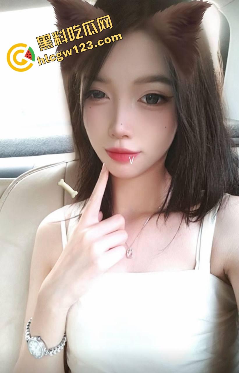 抖音『鹅妈妈』主播连麦,05后男大粉丝背着舍友宿舍厕所里狂撸,边打飞机边喊妈妈你太美啦!-3