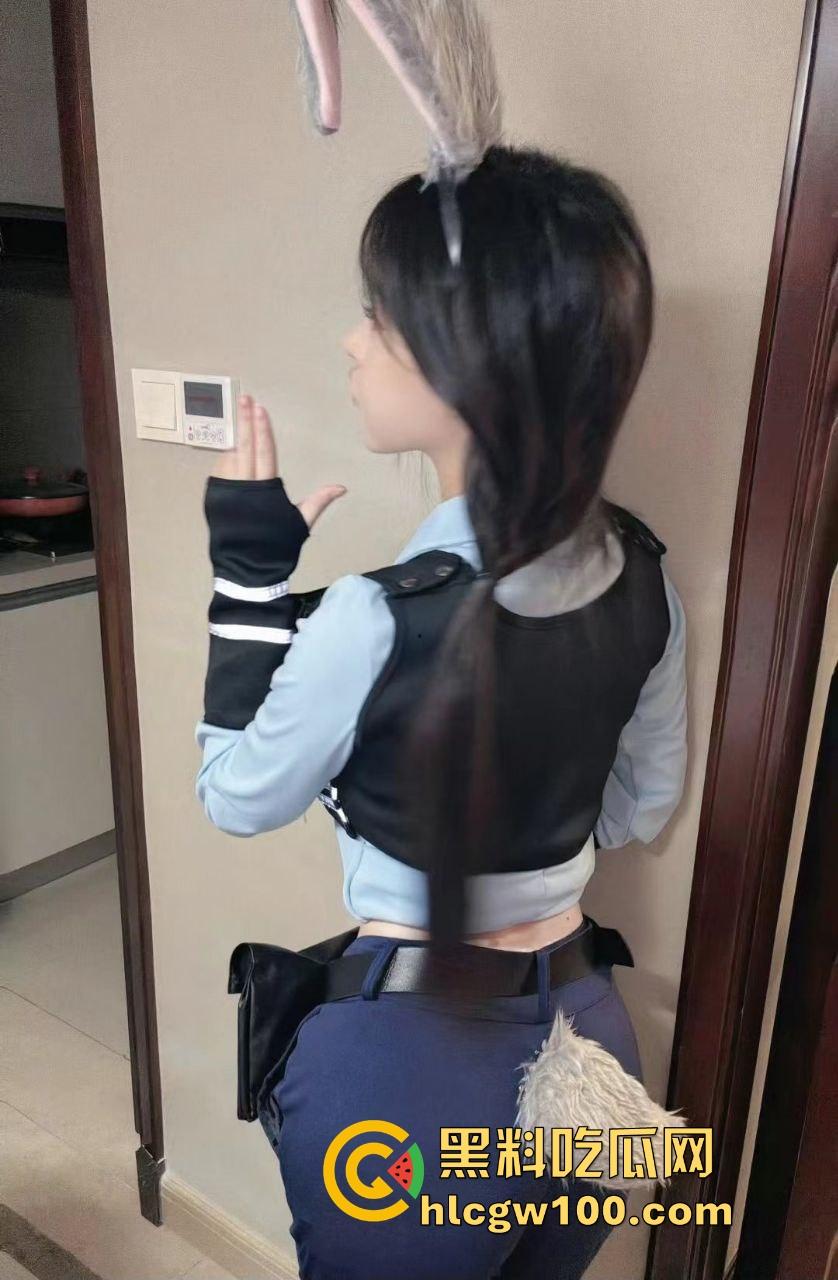 白袜萝莉被大神带进酒店彻底调教,藤条抽到逼红屁肿, 无套爆操射满嫩穴,舔鸡巴展现母狗觉醒!-6