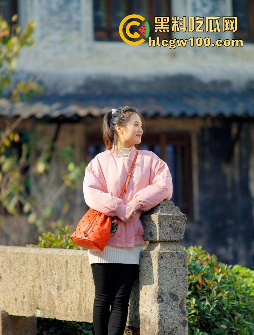 绍兴柯桥极品人妻【张璞泽】早年私密视频泄露,全裸露乳显穴伺候男友,温柔口交乖巧到极致!-3