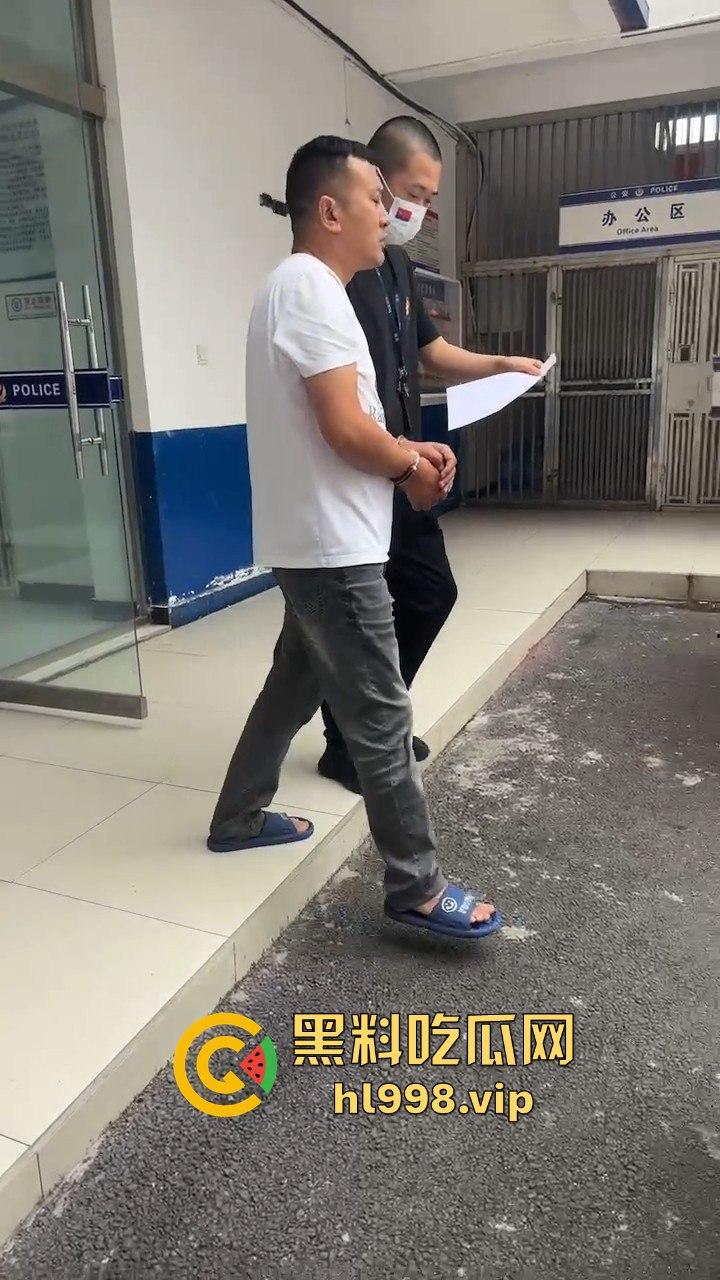 建材大佬狂上天！开七系跑到直播现场，口出狂言要睡主播，没人理还开车撞场！-13