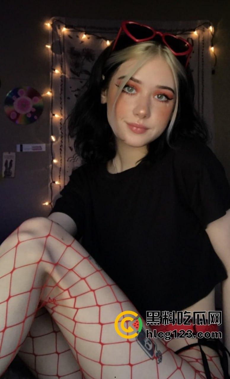 洋马BrattyDeath粉嫩小穴福利合集!胸虽小但绝对射爆,瓜友们别错过这波顶级福利!-25