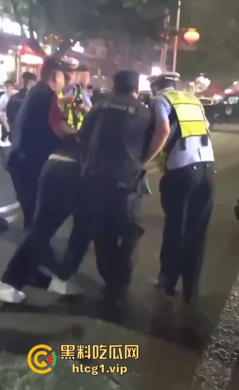 酒精惹的祸！汝州一男子连撞11辆车 这哥们如果对方家属不谅解 出来得2050年-4