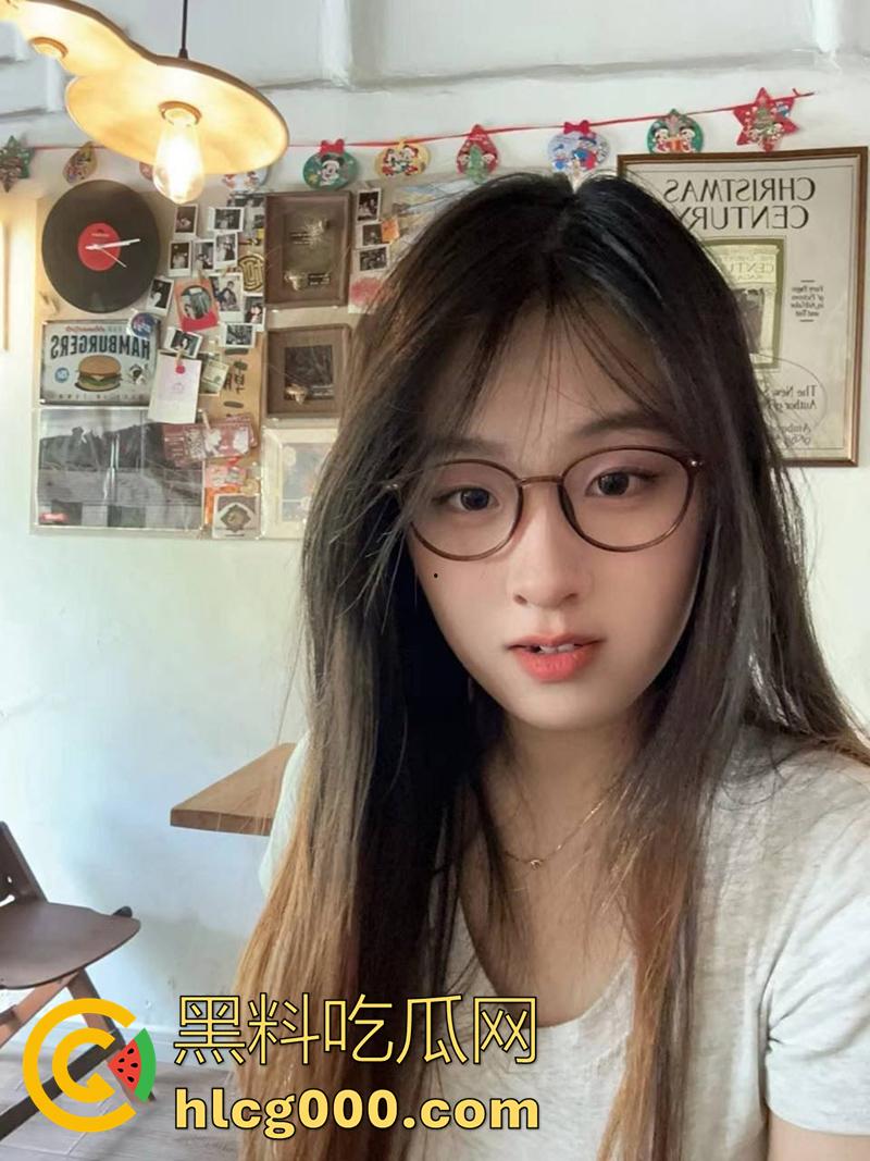 大神探探约啪高颜值眼镜妹，巨乳肥臀职业幼师，看起来斯斯文文，但床上是真的骚，真是爽翻了！-1