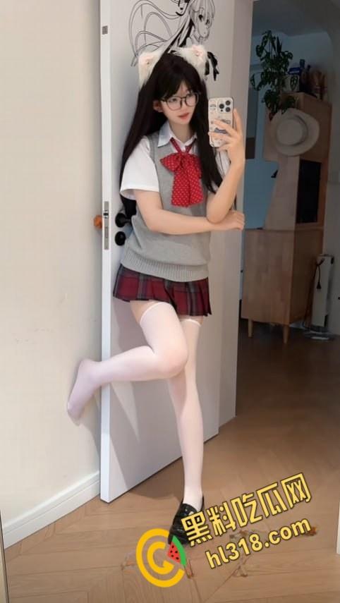 抖音50W粉丝网红【不想早起】,双马尾萝莉嫩妹,金主定制付费视频,简直就是宅男心中的女神们 !-2