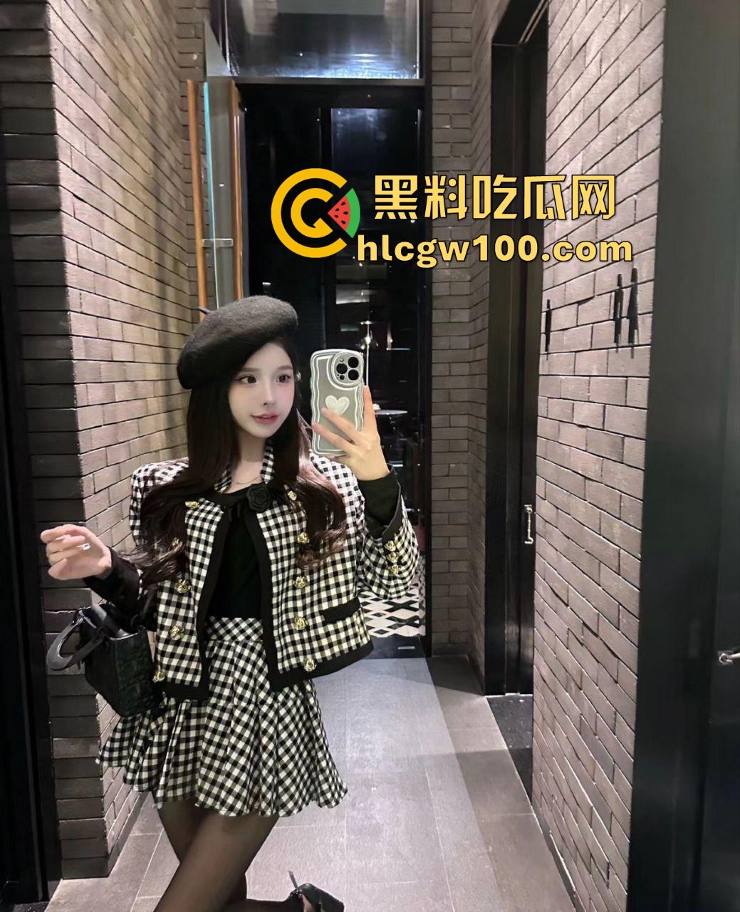 宁波03小骚妹『乔茜』猫居然舔她奶子舔到红 醒了还继续舔逼 这是人不如畜 真是骚货连猫都不放过!-4