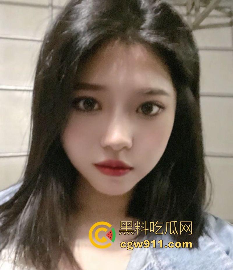 潮汕极品人妻【李雅晴】网聊约炮,勾引炮友裸聊自慰,纤手揉奶乳交假屌,道具狂插骚穴淫水喷溅,骚的一批!-4