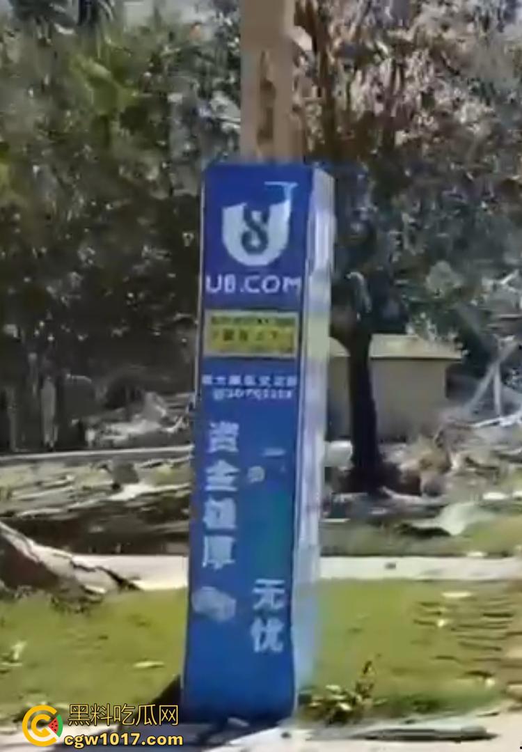 柬埔寨KK园区被血洗清剿！内部实拍曝光：牢笼、血迹、遗留手机触目惊心！-5