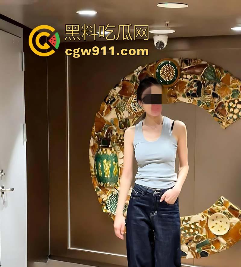 撕烂姐姐的丝袜猛吸她的嫩穴,把鸡扒强行塞入她的嘴,这小母狗简直是天生尤物炮架子!-4