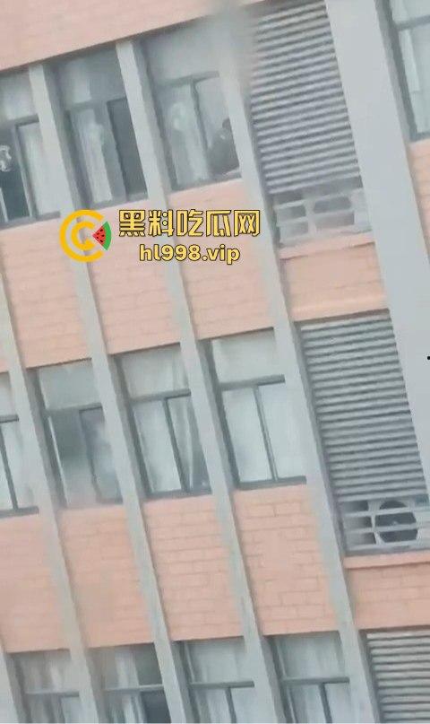 宁波三中小情侣教室帘后偷情！男友午休抓紧时间快枪上阵，被对面拍个正着！-3