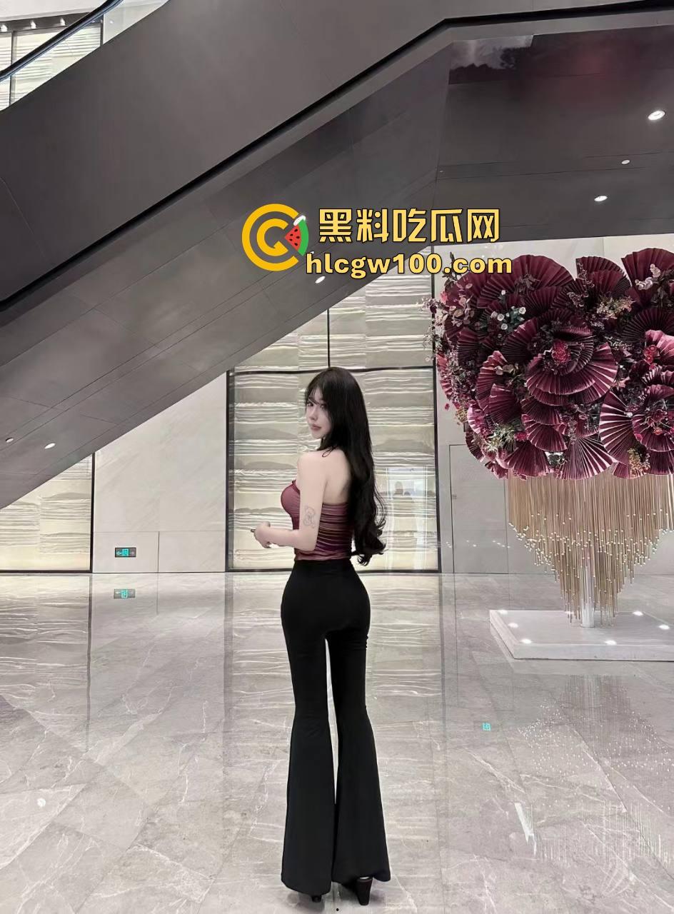 河北精神小伙KTV玩疯,陪酒妹被当狗地下爬跪舔,嘴当B抽插全程卖力口活卖力吸到腿软,洗手间乱交结尾!-1