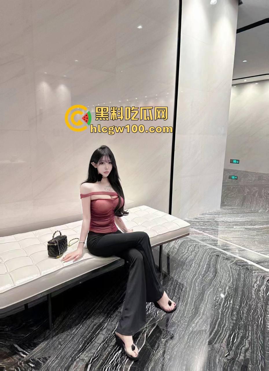 河北精神小伙KTV玩疯,陪酒妹被当狗地下爬跪舔,嘴当B抽插全程卖力口活卖力吸到腿软,洗手间乱交结尾!-3