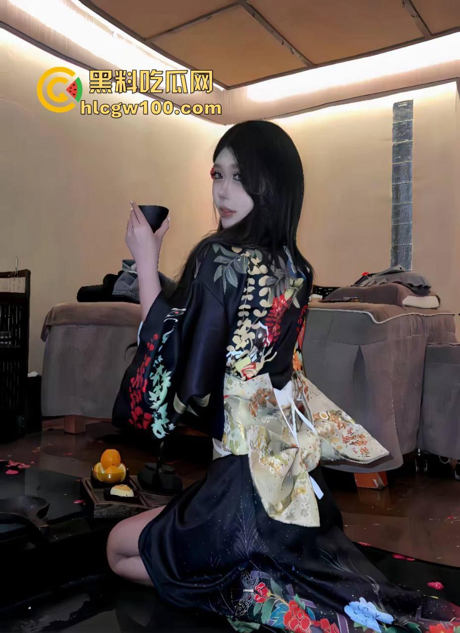 河北精神小伙KTV玩疯,陪酒妹被当狗地下爬跪舔,嘴当B抽插全程卖力口活卖力吸到腿软,洗手间乱交结尾!-4