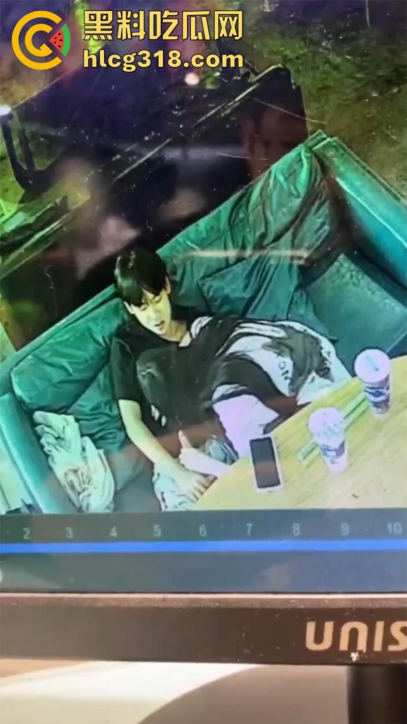 奶茶店偷情玩的就是刺激！广西玉林仙尼奶茶店，高冷校花女神【孙晓慧】，竟给陌生男子口交被曝光！-8