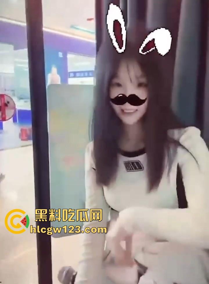 吉林建筑大学材料学院 情侣食堂上演辣眼戏码 女友大胆帮男友导管 被网友们扒出正面真容!-2