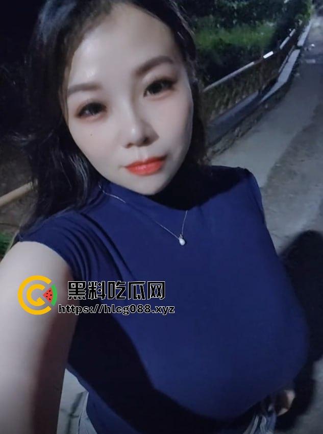 浙江少妇【影子buff】反差母狗私拍猛料炸街,2月最新定制片抖音卖得满地骚,加个好友私聊就甩微信开干!-12