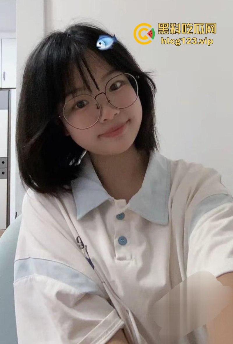 瓜友投稿!调教清纯短发高中生【李嘉琪】浴室淫荡裸聊 全程自慰抽插美腿翘起诱惑无限!-2