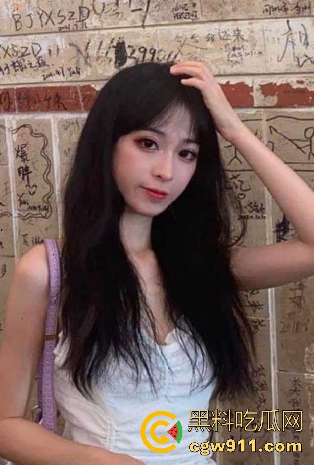 湖南理工学院反差学姐【罗莉英】白天上学，晚上兼职接客，只要钱到位啥姿势全都会，勤工俭学的好姑娘！-2