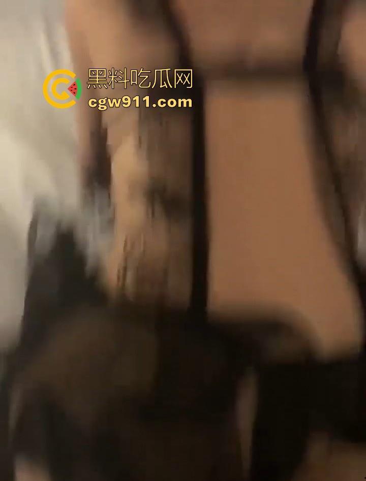 湖南理工学院反差学姐【罗莉英】白天上学，晚上兼职接客，只要钱到位啥姿势全都会，勤工俭学的好姑娘！-7