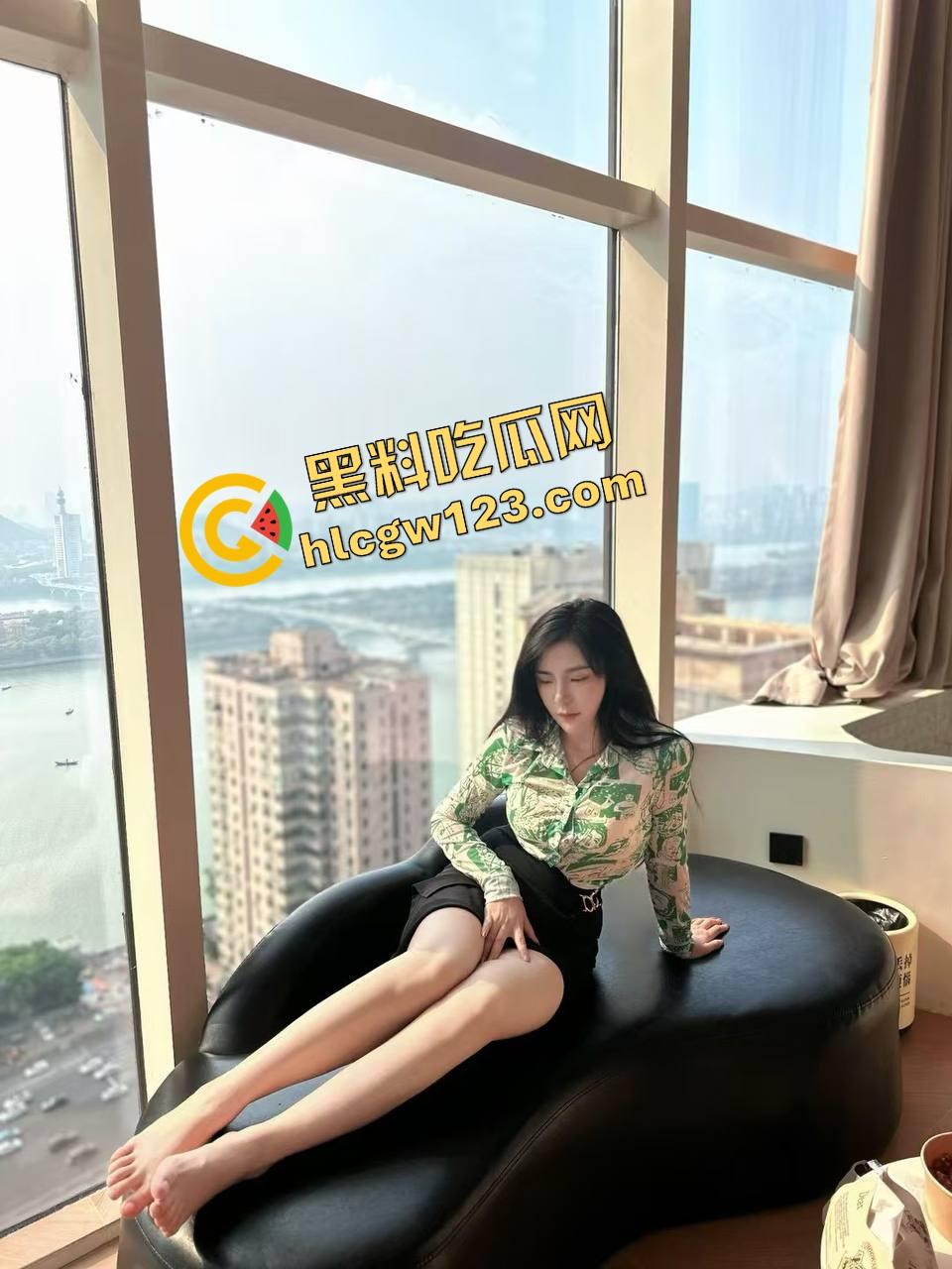 抖音网红『瑞学姐』直播翻车or故意表演?粉丝边看边指挥,大哥后入节奏全靠弹幕带节拍!-1