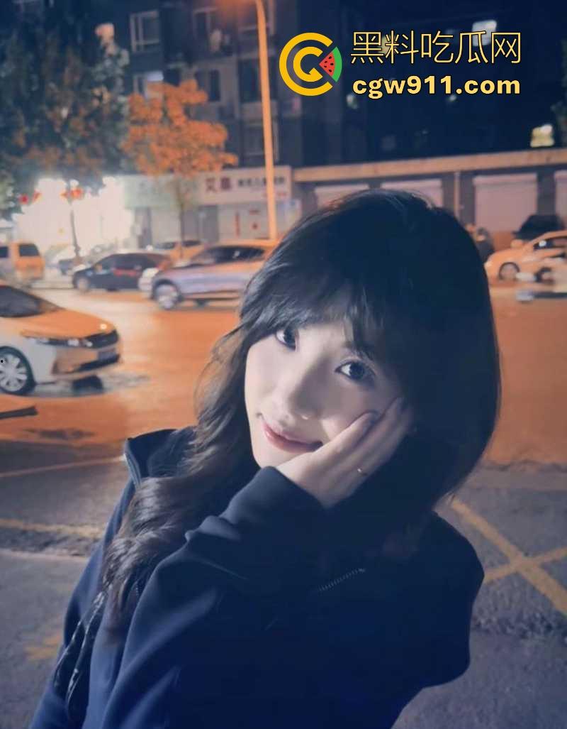 重庆青涩少女【李晓怡】遭男友蒙骗拍淫片,羞涩露奶玩自拍,穿粉裙白丝挨操只敢低声娇喘,淫性有待开发!-1