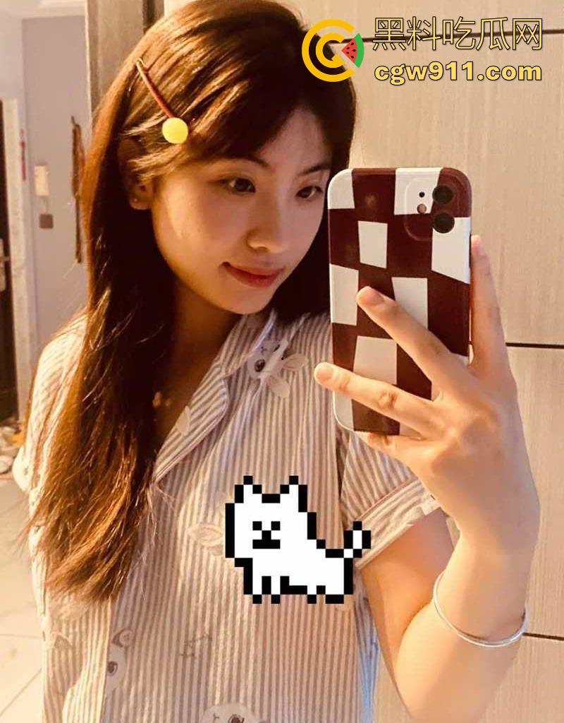 重庆青涩少女【李晓怡】遭男友蒙骗拍淫片,羞涩露奶玩自拍,穿粉裙白丝挨操只敢低声娇喘,淫性有待开发!-4