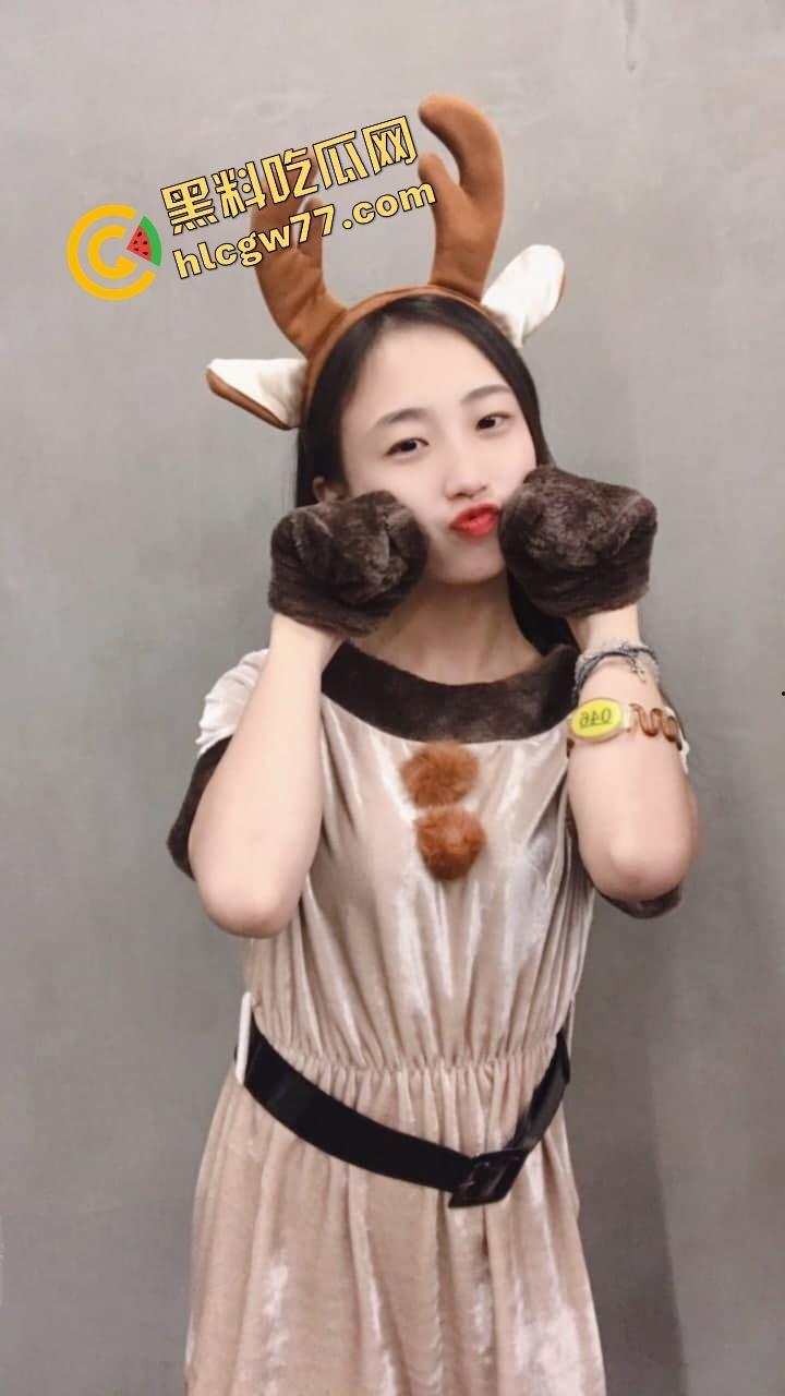 郑州南区瑜伽馆女神『章萍萍』嘴上喊金主爹,床上扭得像电风扇,清纯个屁,全网都在传她!-3