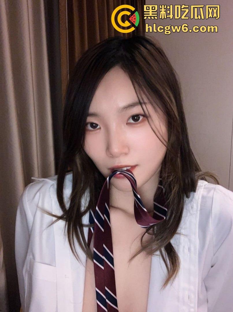 南京中医药大学红发学生妹『 徐思涵』陪金主伴游 白天是摄影师晚上是肉便器 情趣内衣换着花样骚视频流出!-11