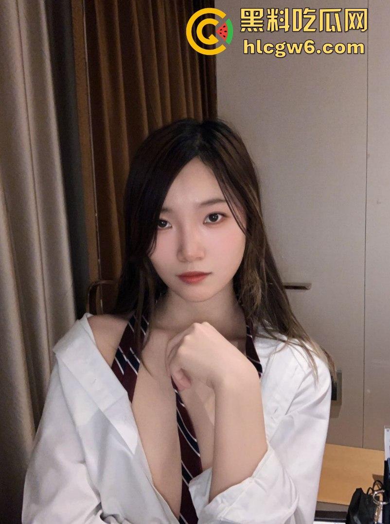 南京中医药大学红发学生妹『 徐思涵』陪金主伴游 白天是摄影师晚上是肉便器 情趣内衣换着花样骚视频流出!-17