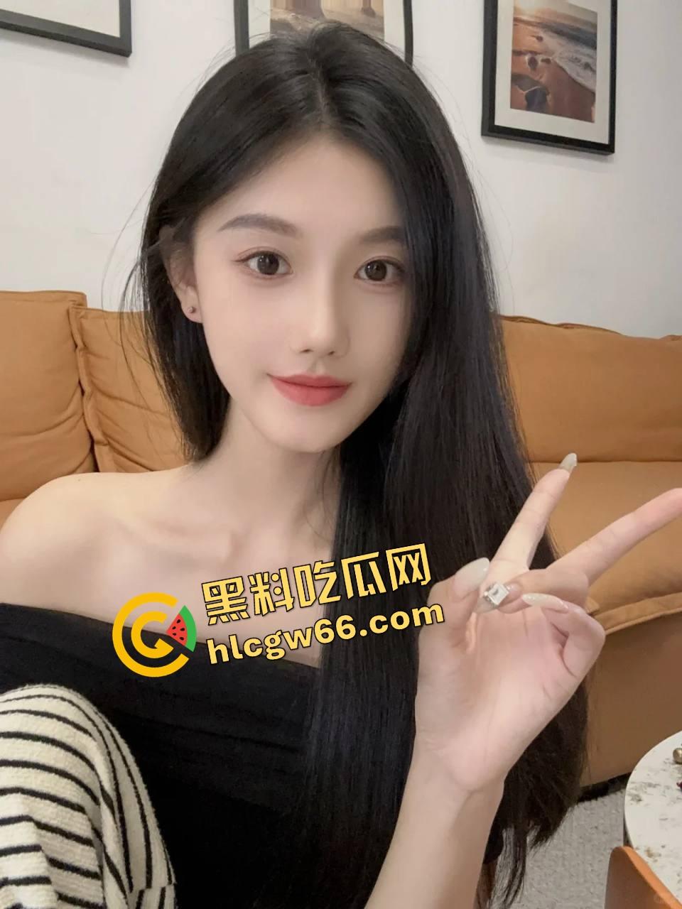 健身教练爆操肥臀女学员，八块腹肌打桩如锤机，床震三十分钟不歇火，操得骚妹尖叫断片！-5