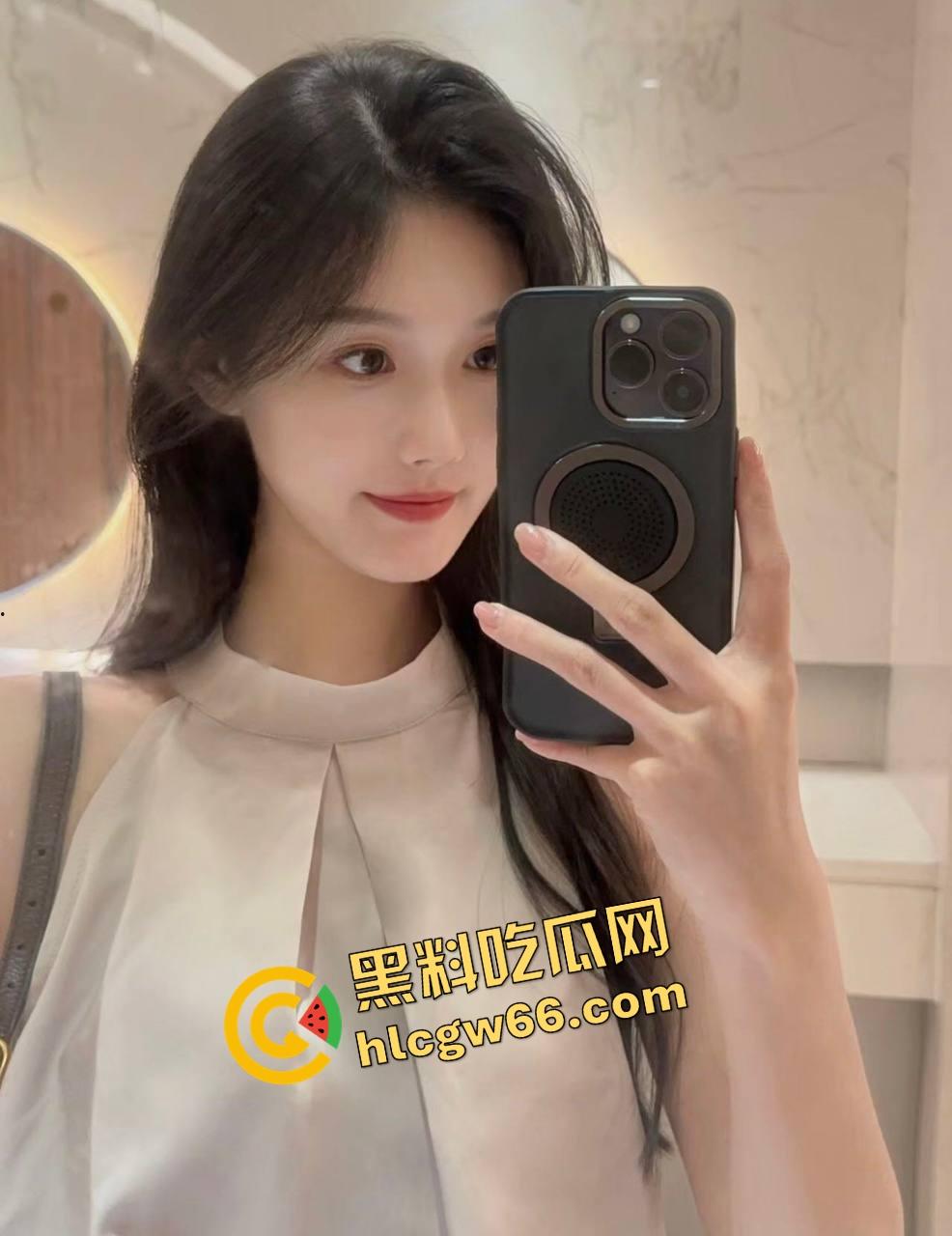 健身教练爆操肥臀女学员，八块腹肌打桩如锤机，床震三十分钟不歇火，操得骚妹尖叫断片！-6